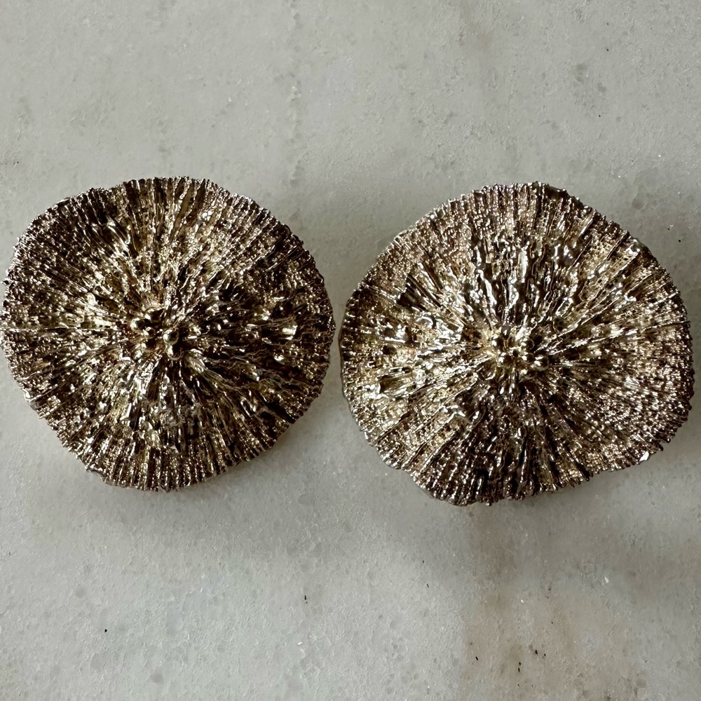Vintage Silver gold platinum color shell vintage 1980s earrings by JEM